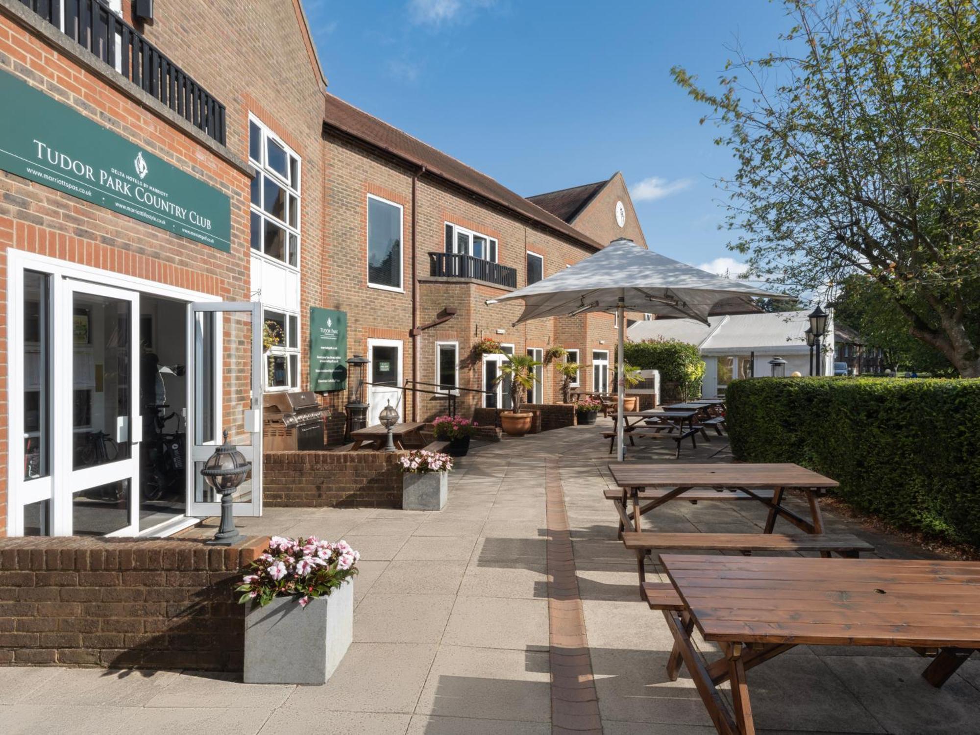 Delta Hotels By Marriott Tudor Park Country Club Maidstone Kültér fotó