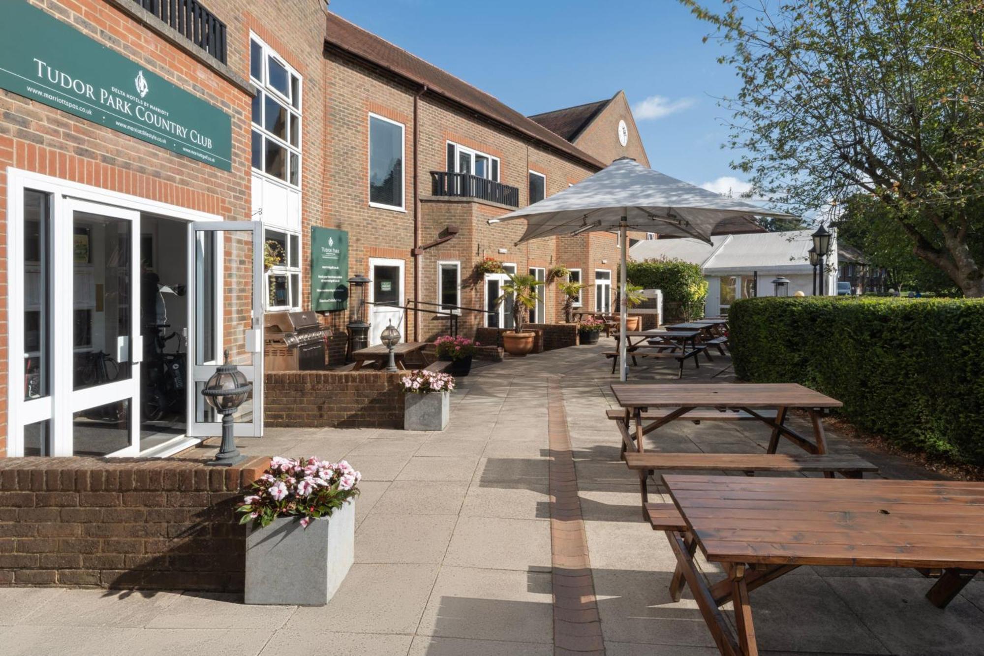 Delta Hotels By Marriott Tudor Park Country Club Maidstone Kültér fotó